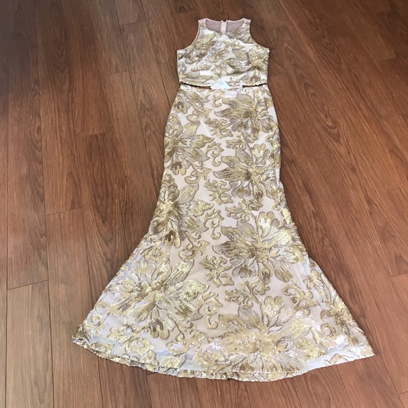 🎉🎉HOST PICK🎉🎉 Badgley Mischka Belle Floral Sequin Top/Skirt Set6 - Picture 2 of 7
